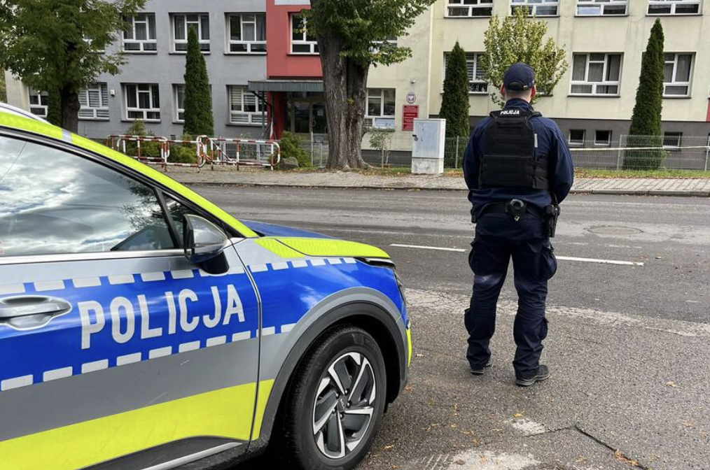 Policja zwiększa kontrole wokół szkół w Małopolsce. Apel: nie powielajcie niesprawdzonych informacji o „challenge’u”