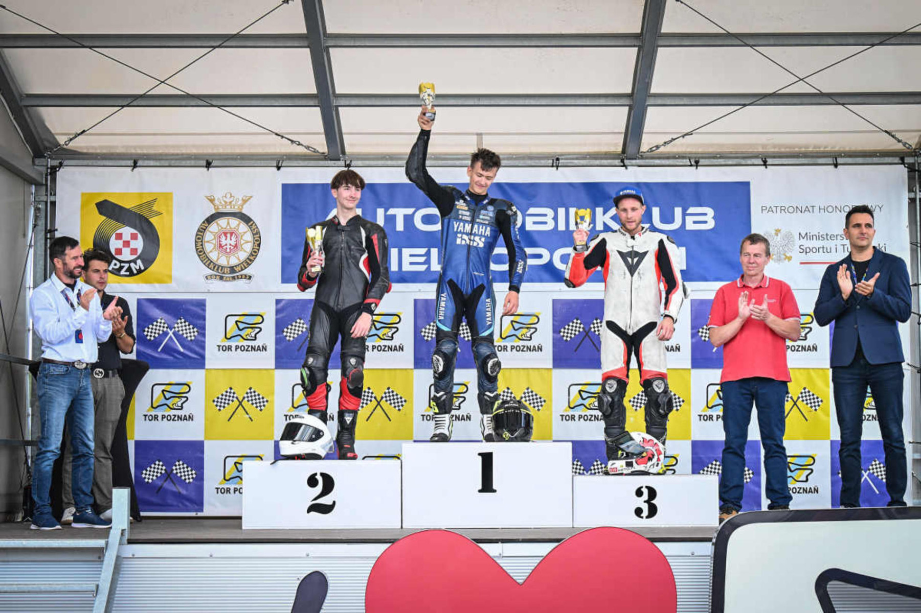 Dwa zwycięstwa i nowy rekord oświęcimskiego motocyklisty – FOTO