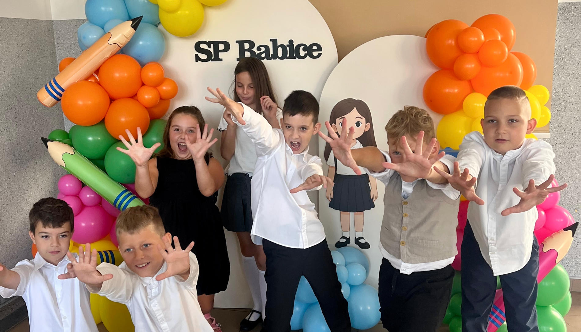 Kolorowy szpaler, fanfary i radosne śpiewy – FILM, FOTO