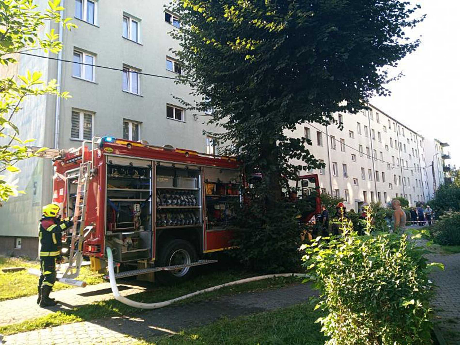 Na czwartym piętrze bloku wybuchł pożar