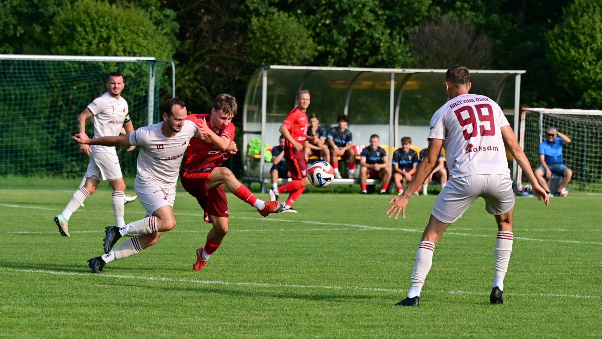 Biało-niebiescy wygrywają po raz trzeci z rzędu