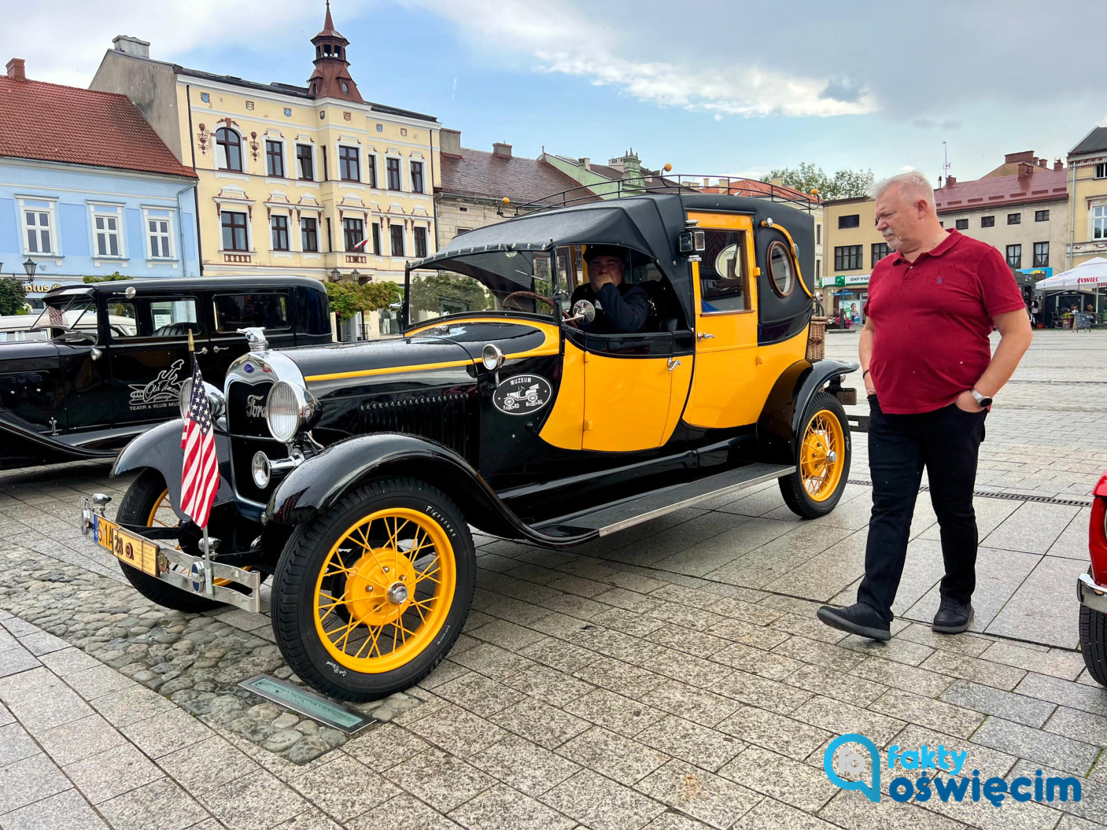 Zabytkowe samochody rozgrzały dziś rynek – FILM, FOTO