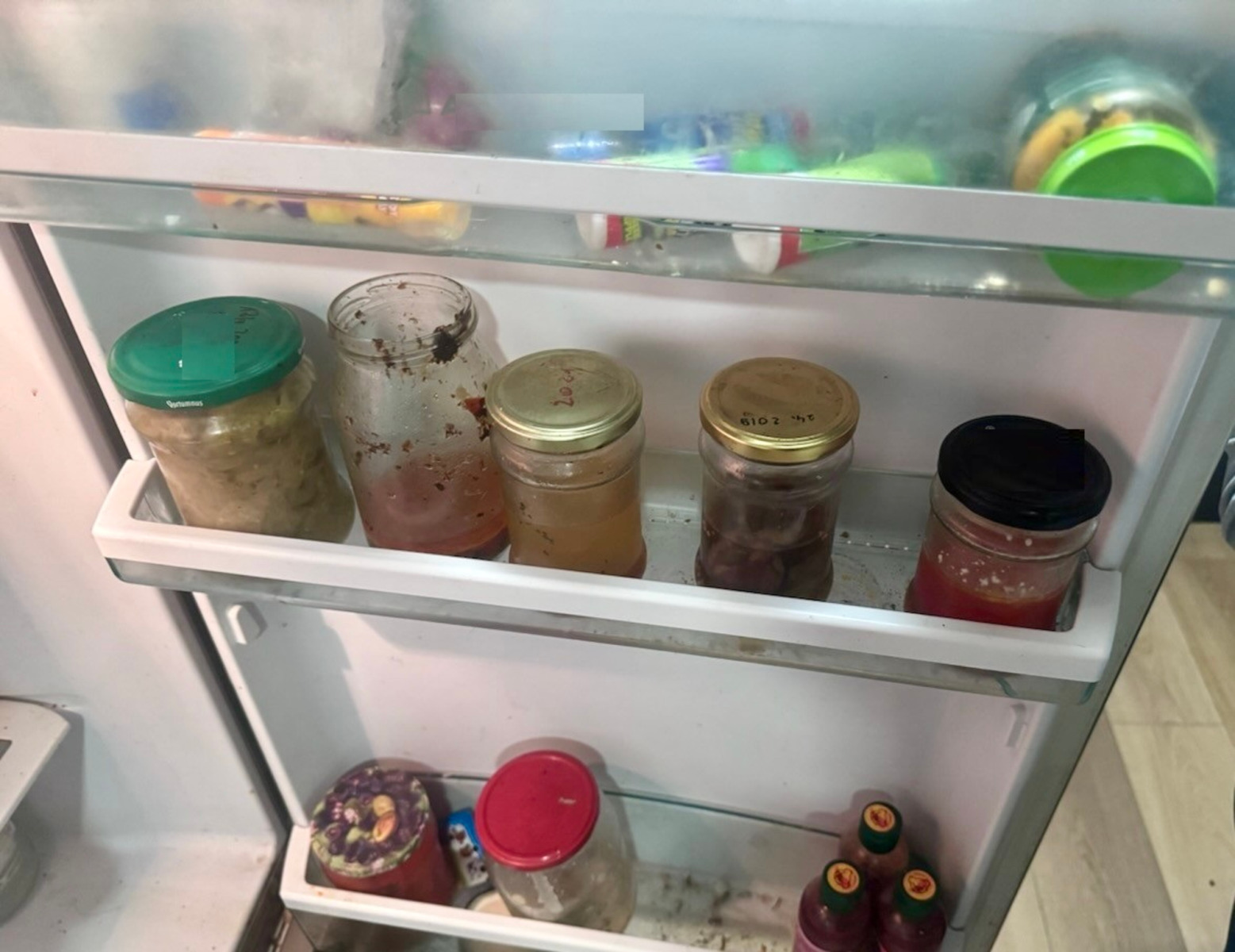 Podejrzani o znęcanie się nad dziećmi i ich zaniedbanie – FOTO