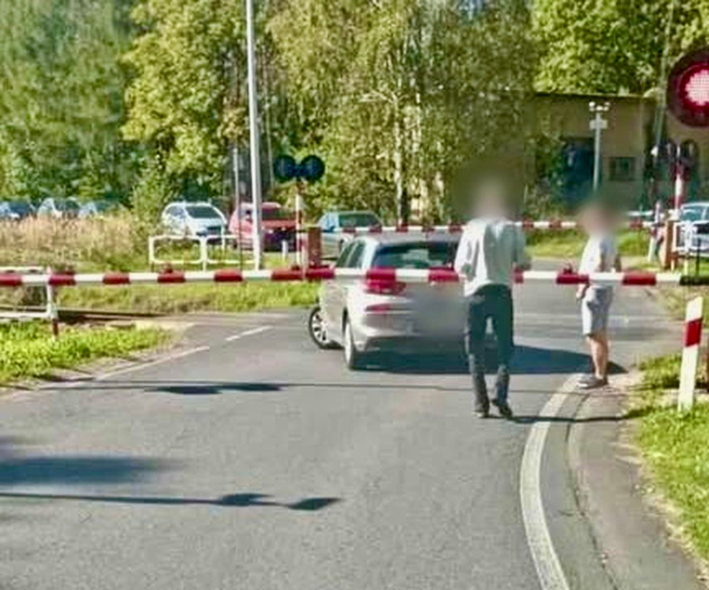 „Zdążę przejechać” pomyślała i … utknęła na torach – AKTUALIZACJA