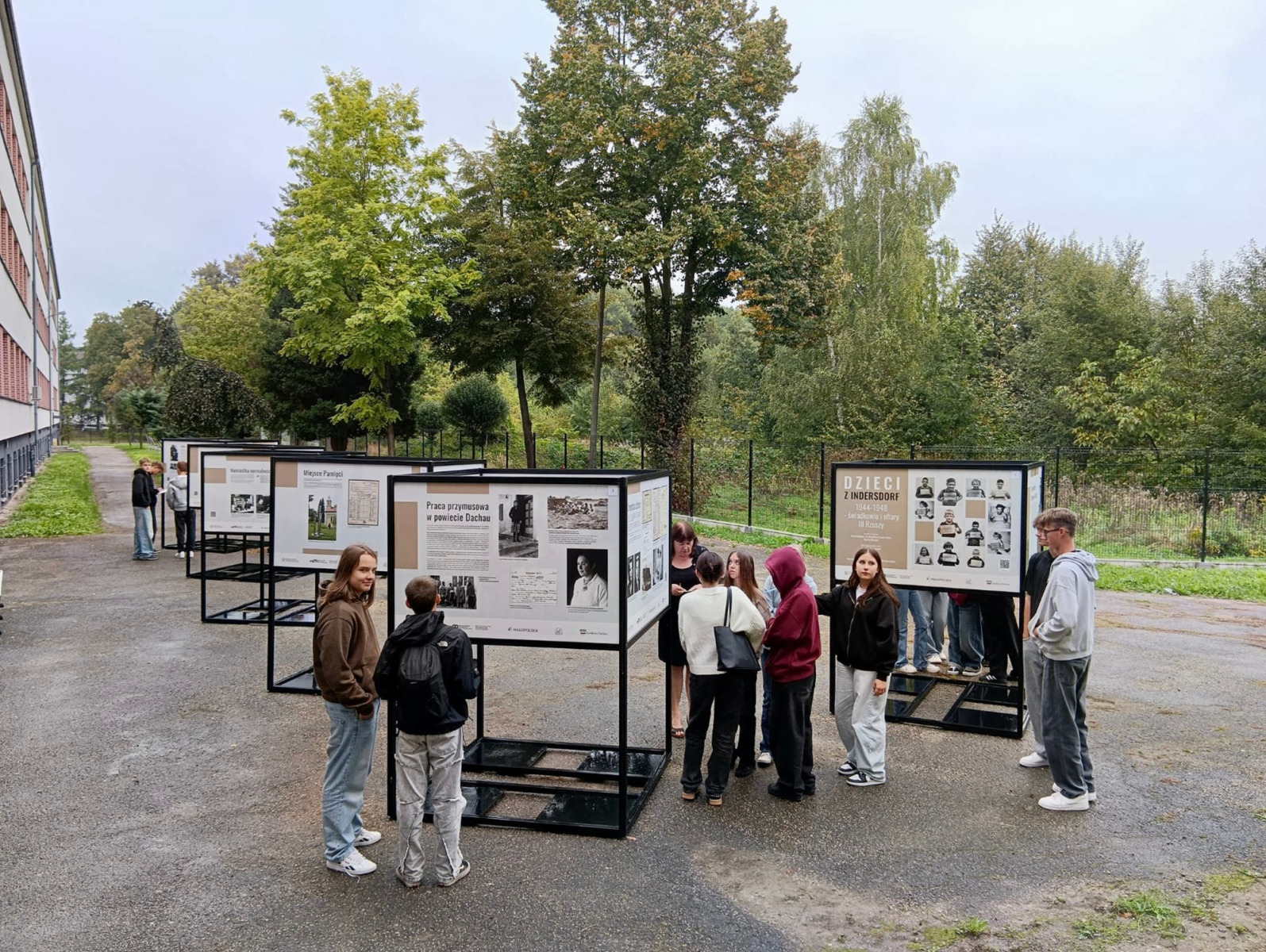 Historia, która uczy empatii. Wystawa przy Chemiku – FOTO