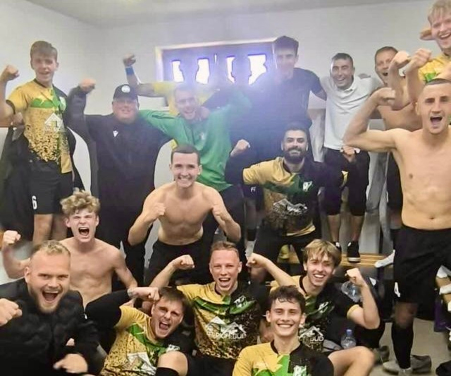 Porębianie się nie zatrzymują. Lewandowski show