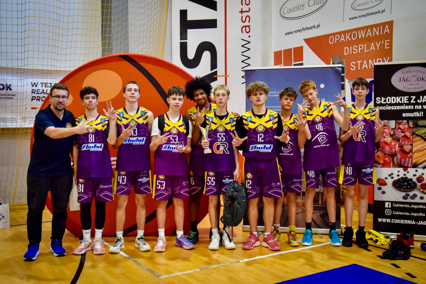 Inauguracja pod koszem w efektownym stylu