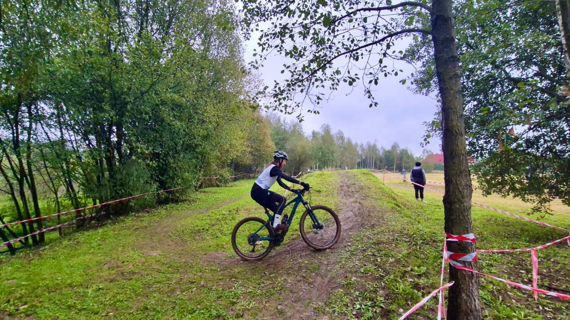 Iza, Karol i Michał w kolarskich finałach małopolskiej licealiady – FOTO