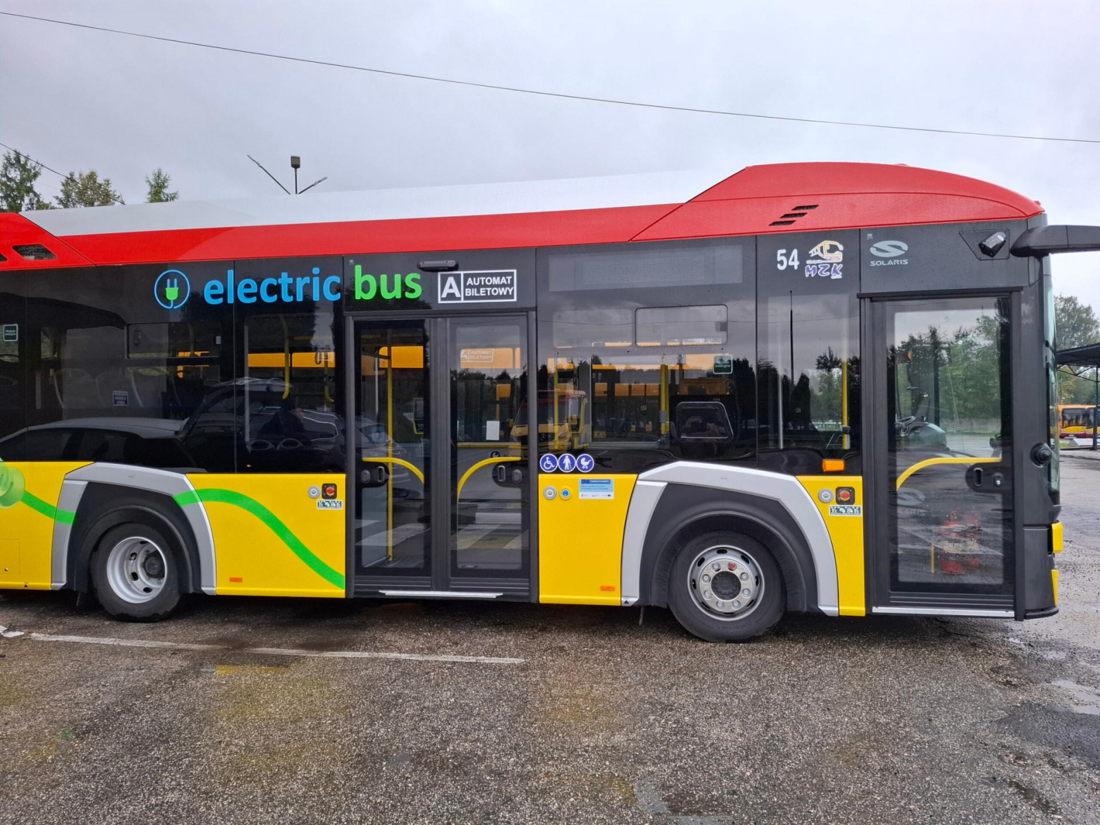 Kolejne elektryczne autobusy wyjechały na ulice Oświęcimia – FOTO