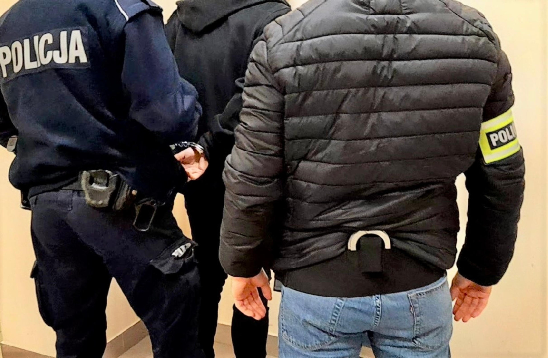 44–latek z czterema zakazami jazdy próbował kupić wolność