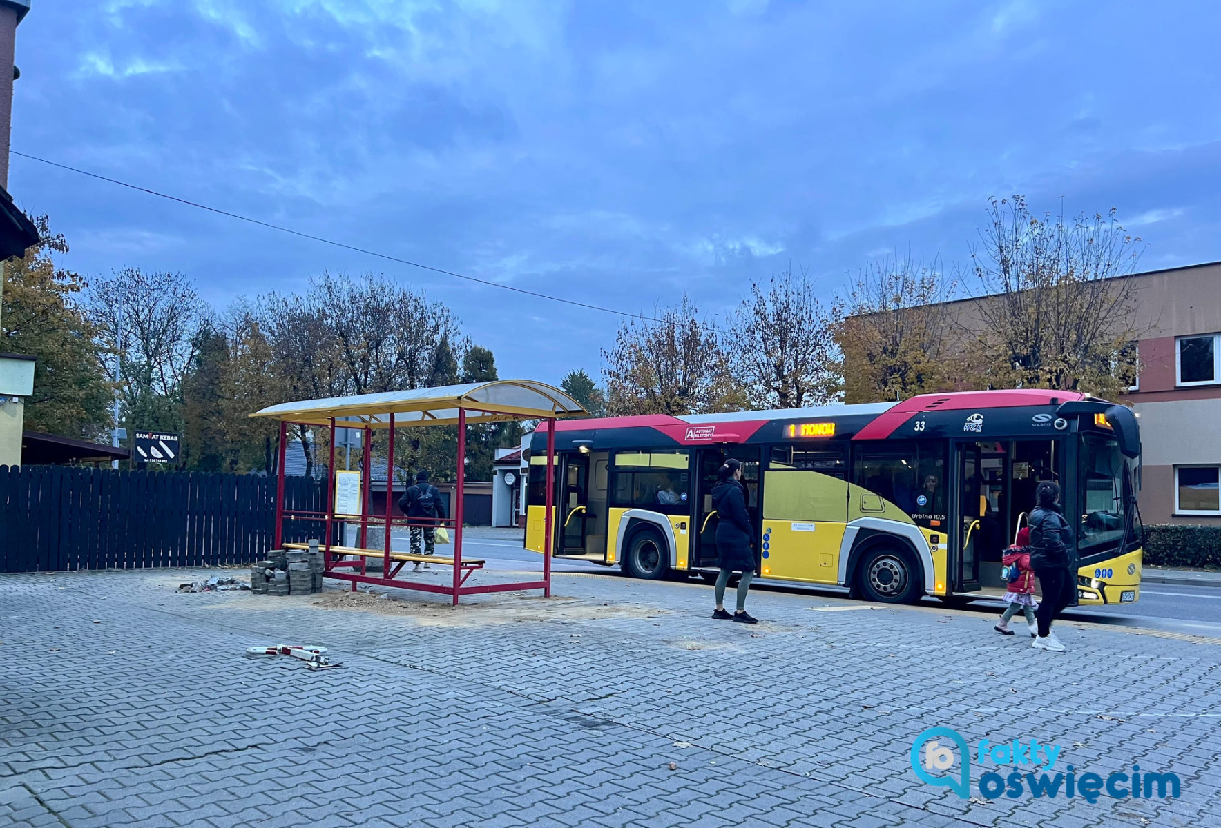 Po zniknięciu kiosku i wiaty pasażerowie znów mają schronienie