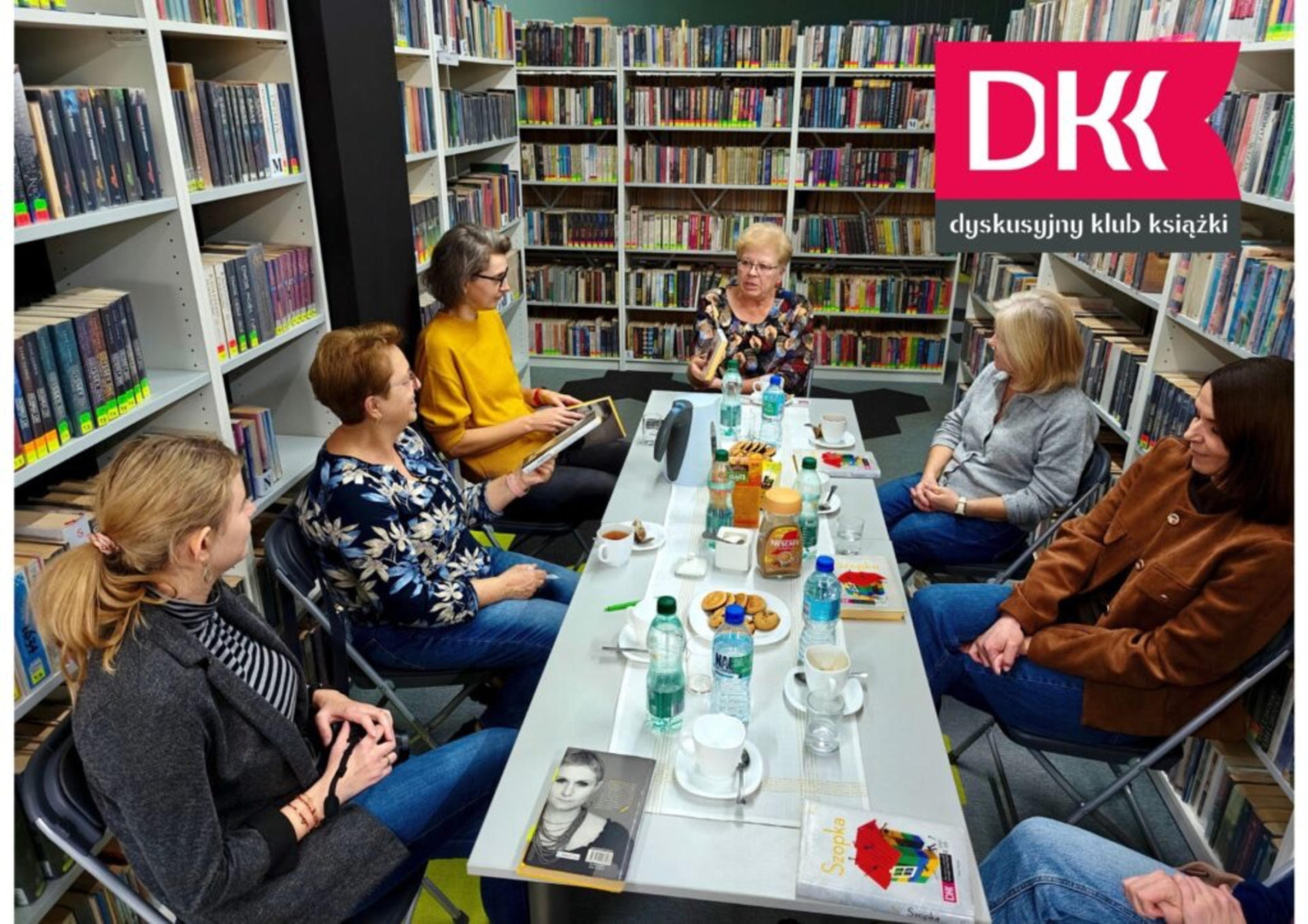 Rozmowa o „Szopce” Zośki Papużanki w bibliotece w Osieku