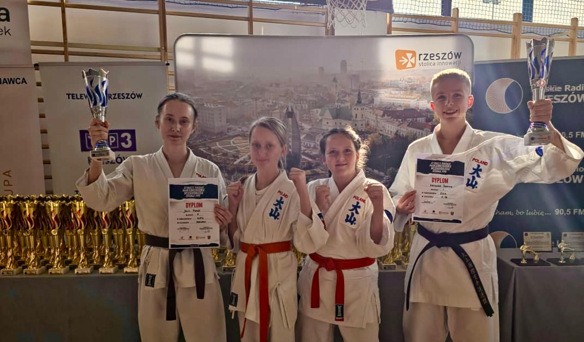 Trzy krążki w drugim starcie karateków z Brzeszcz – FOTO