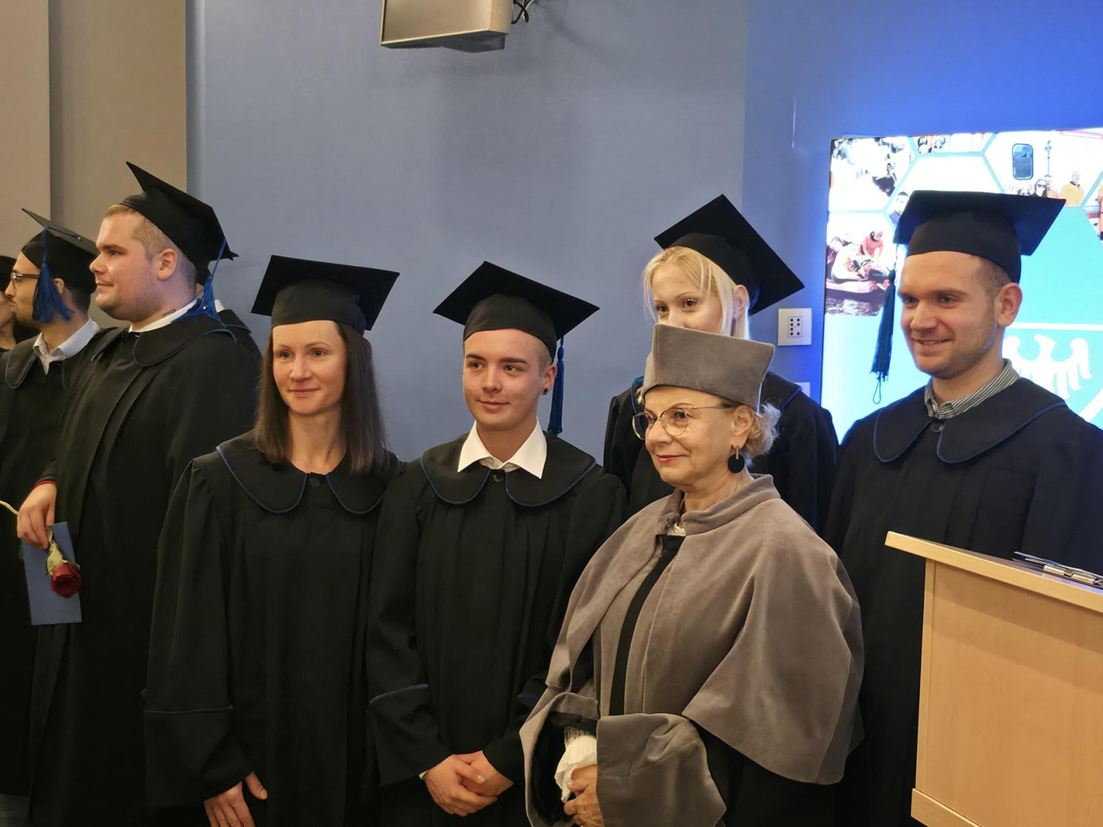 Absolwenci oświęcimskiej uczelni pożegnali Alma Mater – FOTO