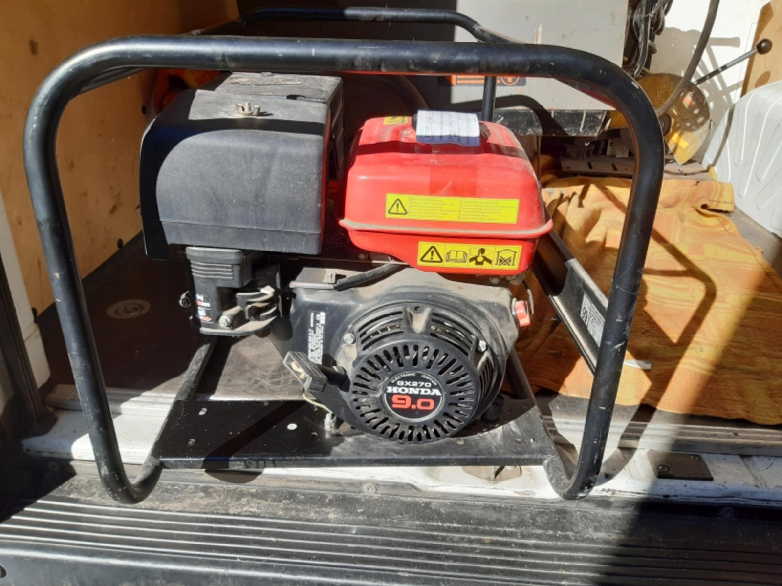 Części do klasyków, sprzęt i inne perełki wojskowe w sprzedaży – FOTO