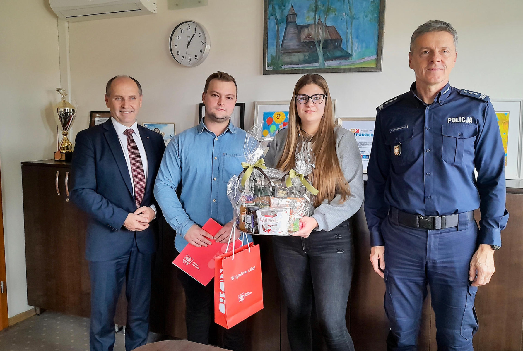 Wójt i komendant policji dziękują za odwagę i poświęcenie – FOTO