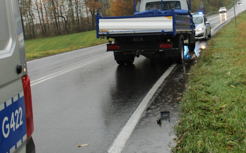 Pieszy z urazem klatki piersiowej po potrąceniu w Graboszycach
