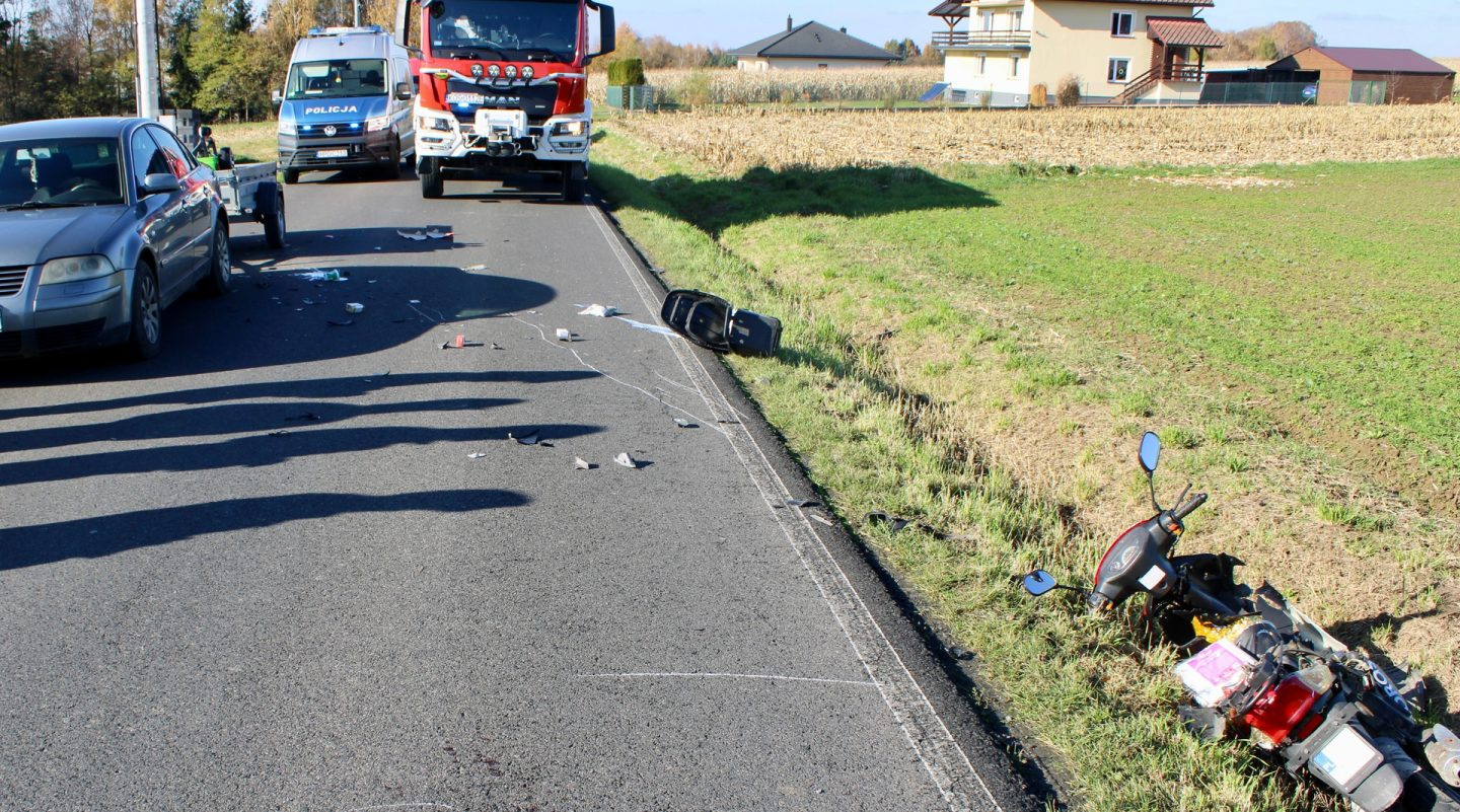81-latek na skuterze uderzył w przyczepkę w Głębowicach