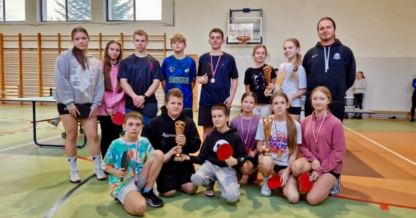 Przy pingpongowych stołach