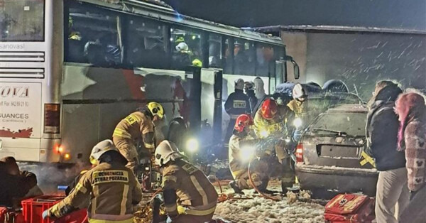 Karambol na 13 pojazdów i ponad 120 rannych. Ćwiczenia służb na DK44 - FOTO