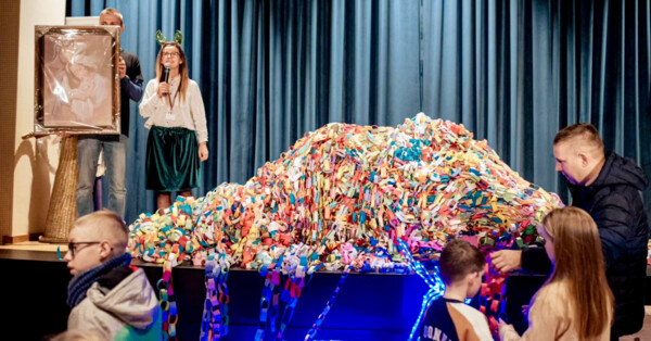 Bijemy powiatowy rekord łańcucha bożonarodzeniowego