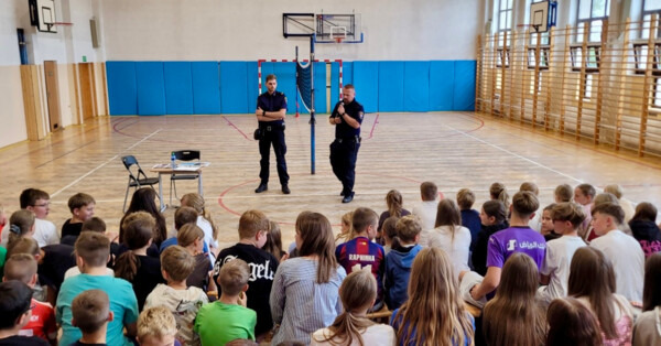 Od przedszkolaka do seniora, strażnicy edukują - FOTO