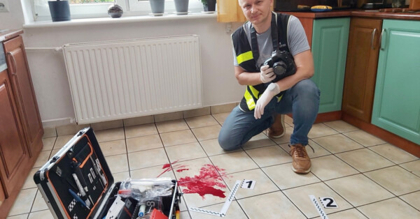 Aktor z „Detektywów” uczył się kryminalistyki w oświęcimskiej komendzie - FOTO