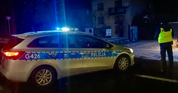 Zmarznięty mężczyzna w lesie. Szybka akcja służb