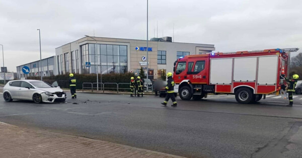 Służby na miejscu zdarzenia na obwodnicy Kęt - FOTO