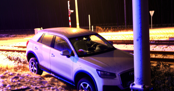 Sylwestrowa jazda audi skończyła się na słupie