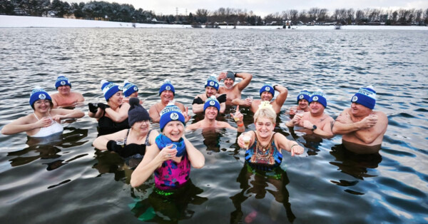 Niedzielne morsowanie: siekiera, trzask i śmiech