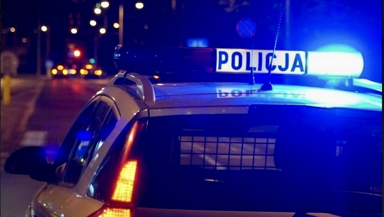 Wtargnęła na jezdnię, trafiła do szpitala. Była pijana