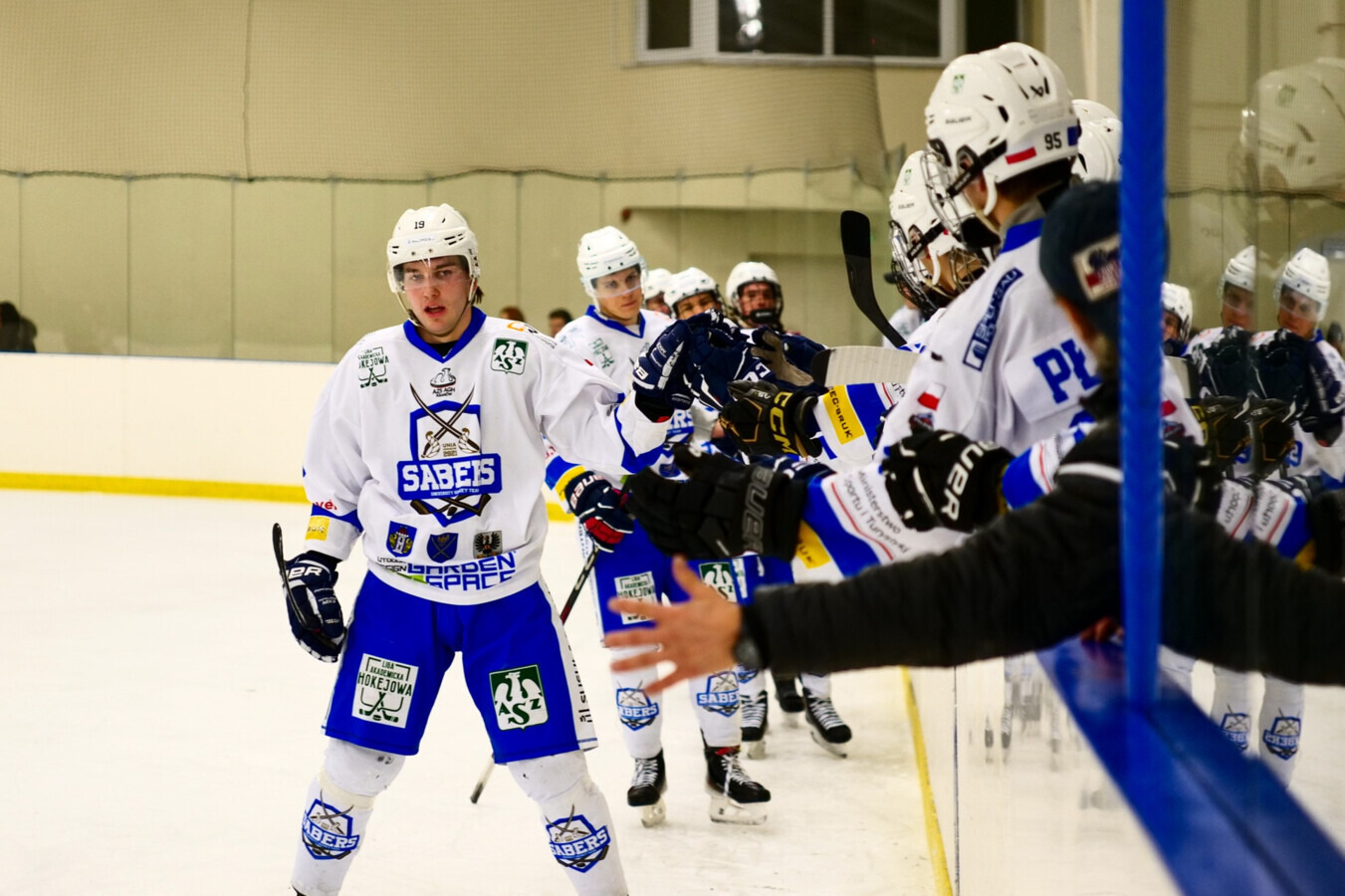 Szable nokautują w hicie. Ostre cięcie