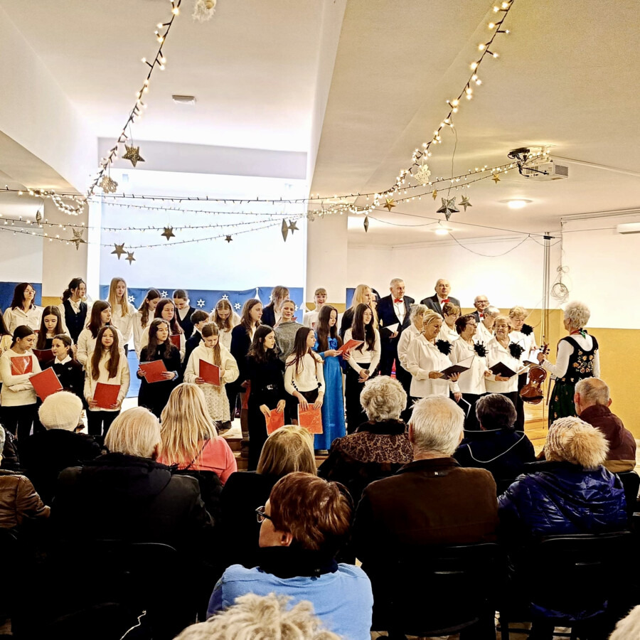 Dwa pokazy i pełne sale. Jasełka uczniów z Dwójki - FOTO