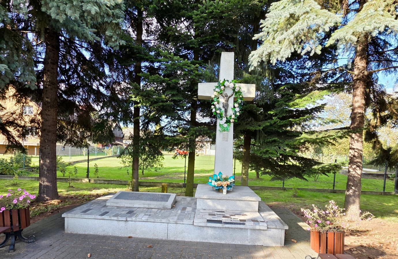 Tablica przy krzyżu w Monowicach. Towarzystwo rusza z przygotowaniami - FOTO