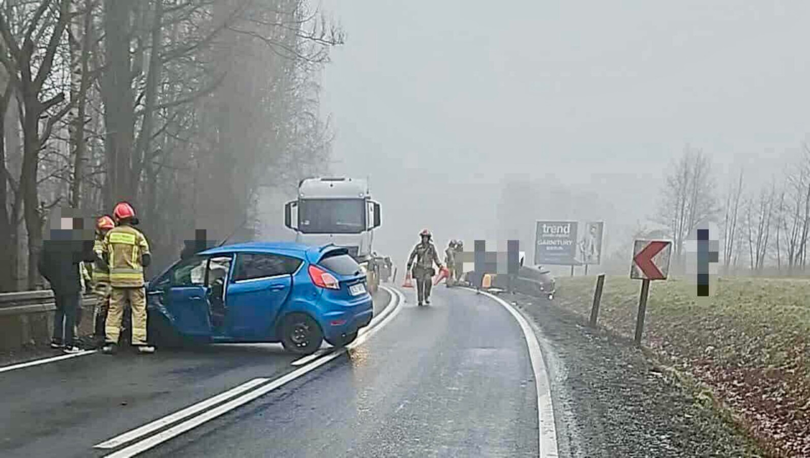 Trzech pijanych w fordzie. Policja szuka kierowcy