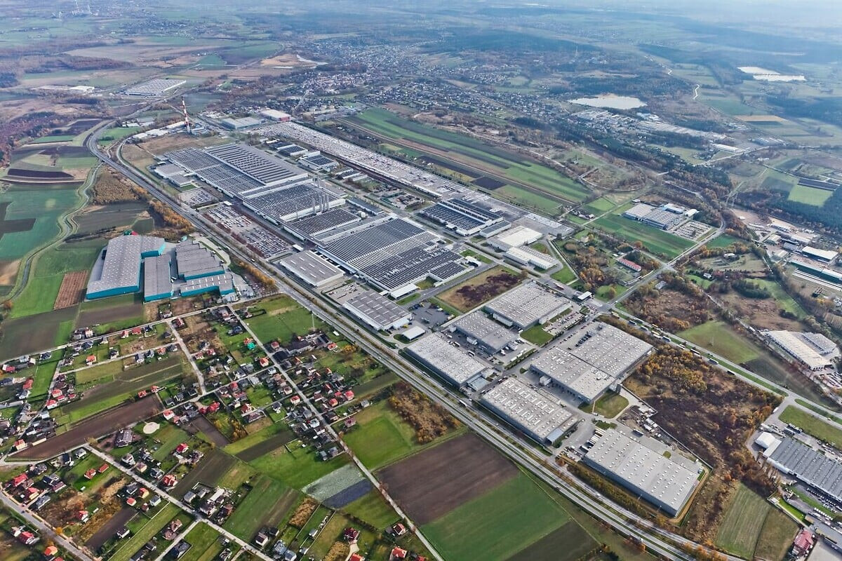 Likwidacja trzeciej zmiany. Setki osób na wylocie