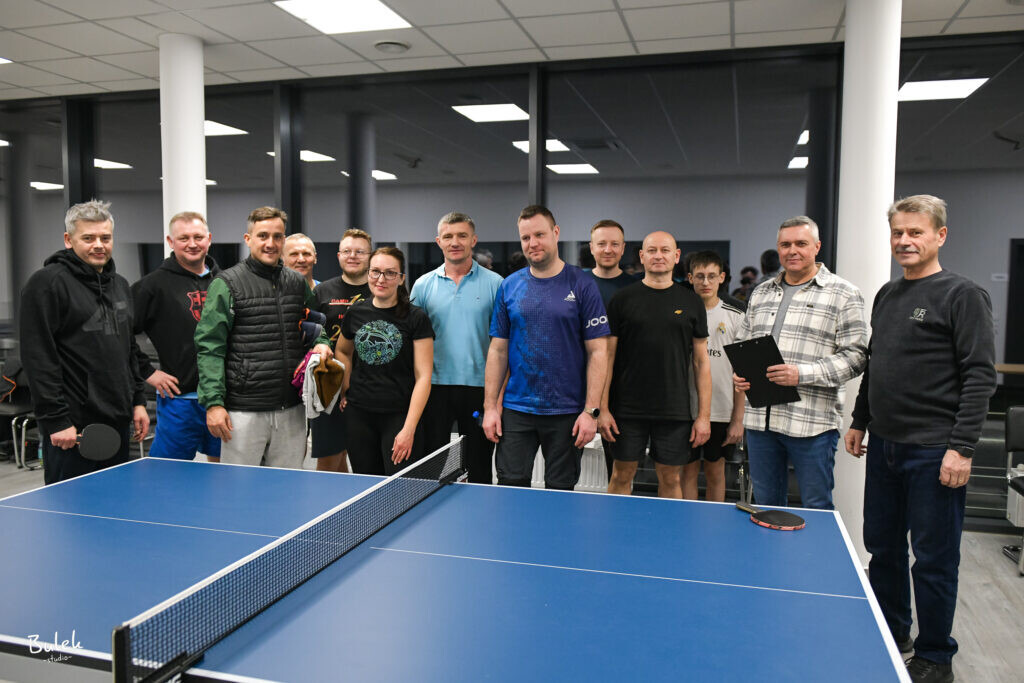 Emocje przy pingpongowych stołach