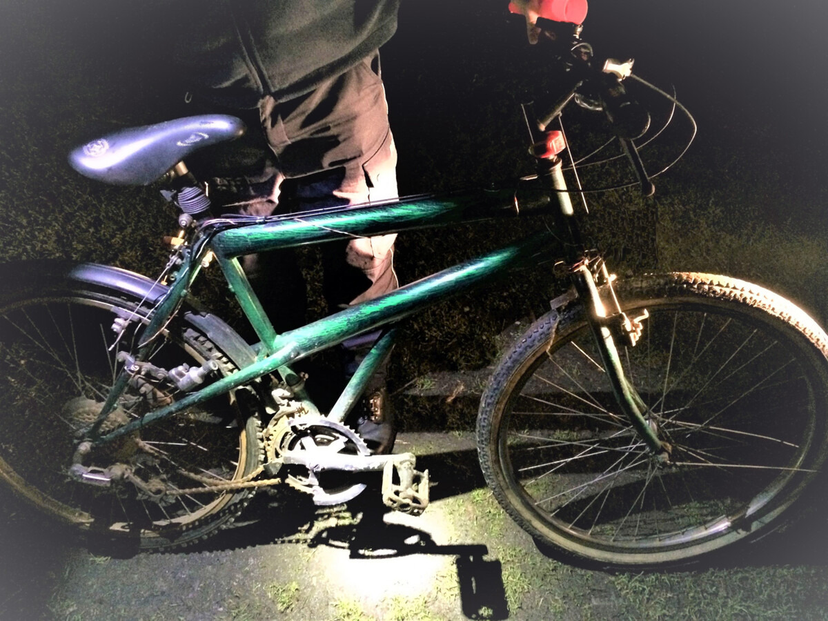Poszukiwany zatrzymany podczas nocnej jazdy na rowerze