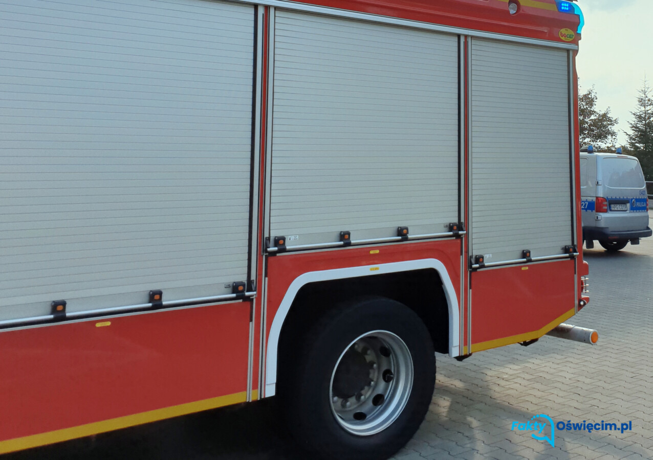 Zatrzasnęła drzwi. W domu zostało małe dziecko