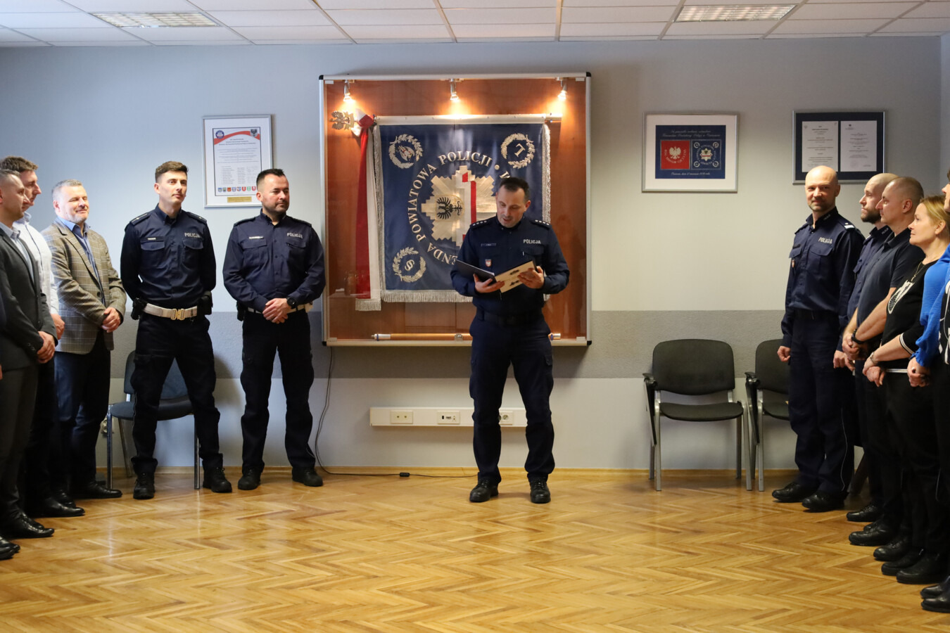 Podziękowania dla pracowników cywilnych policji - FOTO