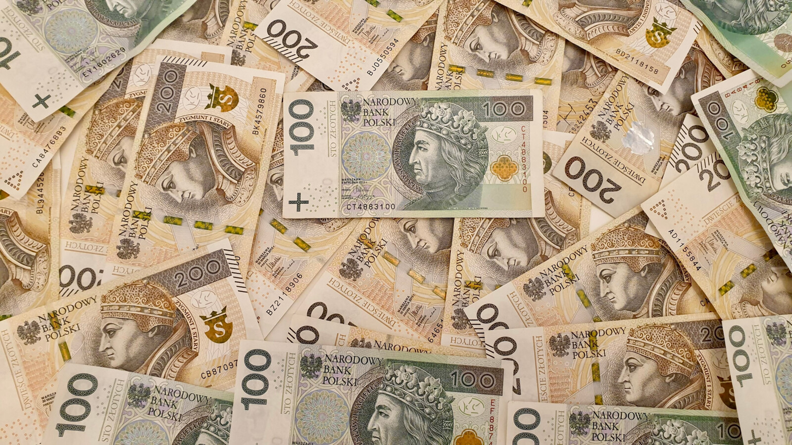 2 mln 859 tys. 289 zł - tyle samorządy wydały na nagrody dla pracowników