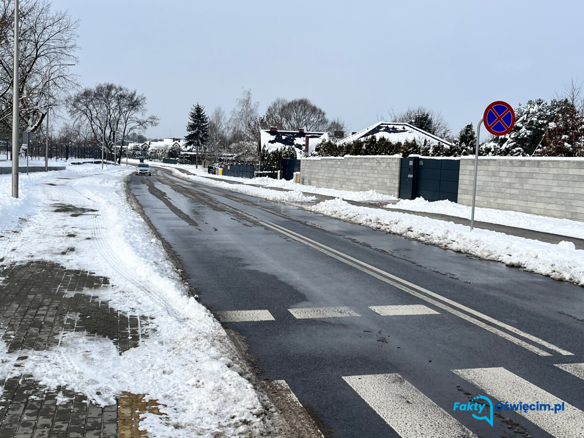 Na nowej ulicy nie ma ani jednego kosza na śmieci