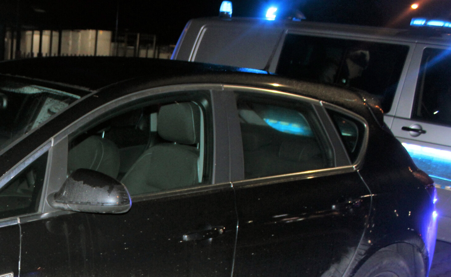 Pijany 20-latek uderzył w auto na parkingu