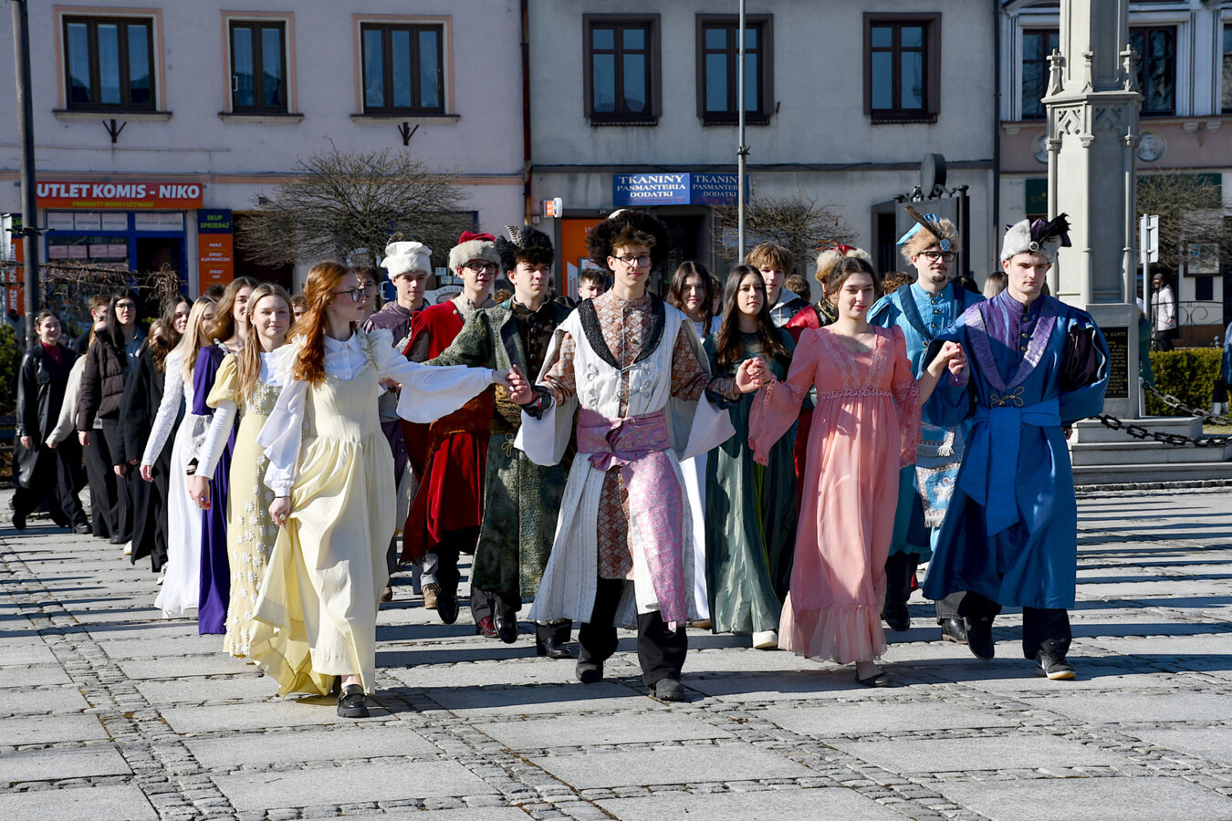 Kęty patrzyły w jednym rytmie. Polonez Wyspiana - FILM, FOTO