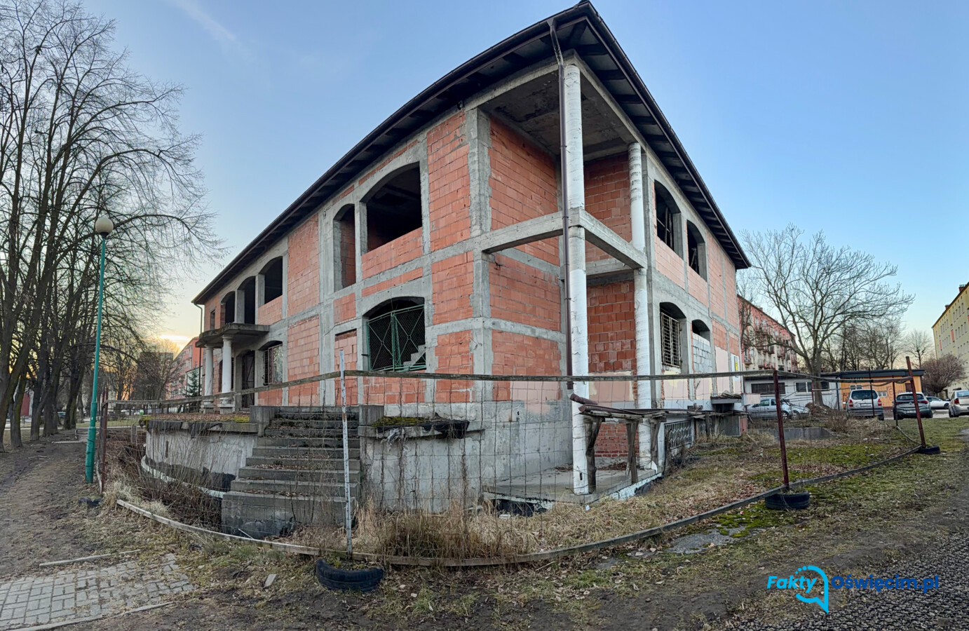 Budynek niszczeje. Radni pytają, prezydent odpowiada