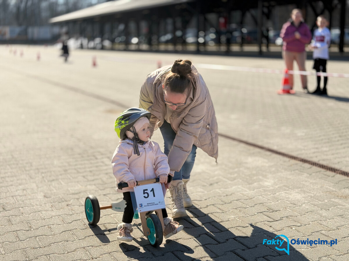 Przełaje w Kętach. Kilkuset kolarzy na trasie - WYNIKI, FOTO