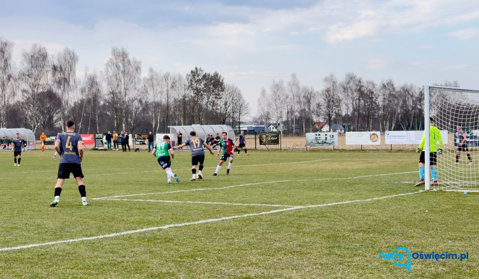 Lider robi swoje. Inauguracyjne zwycięstwo porębian