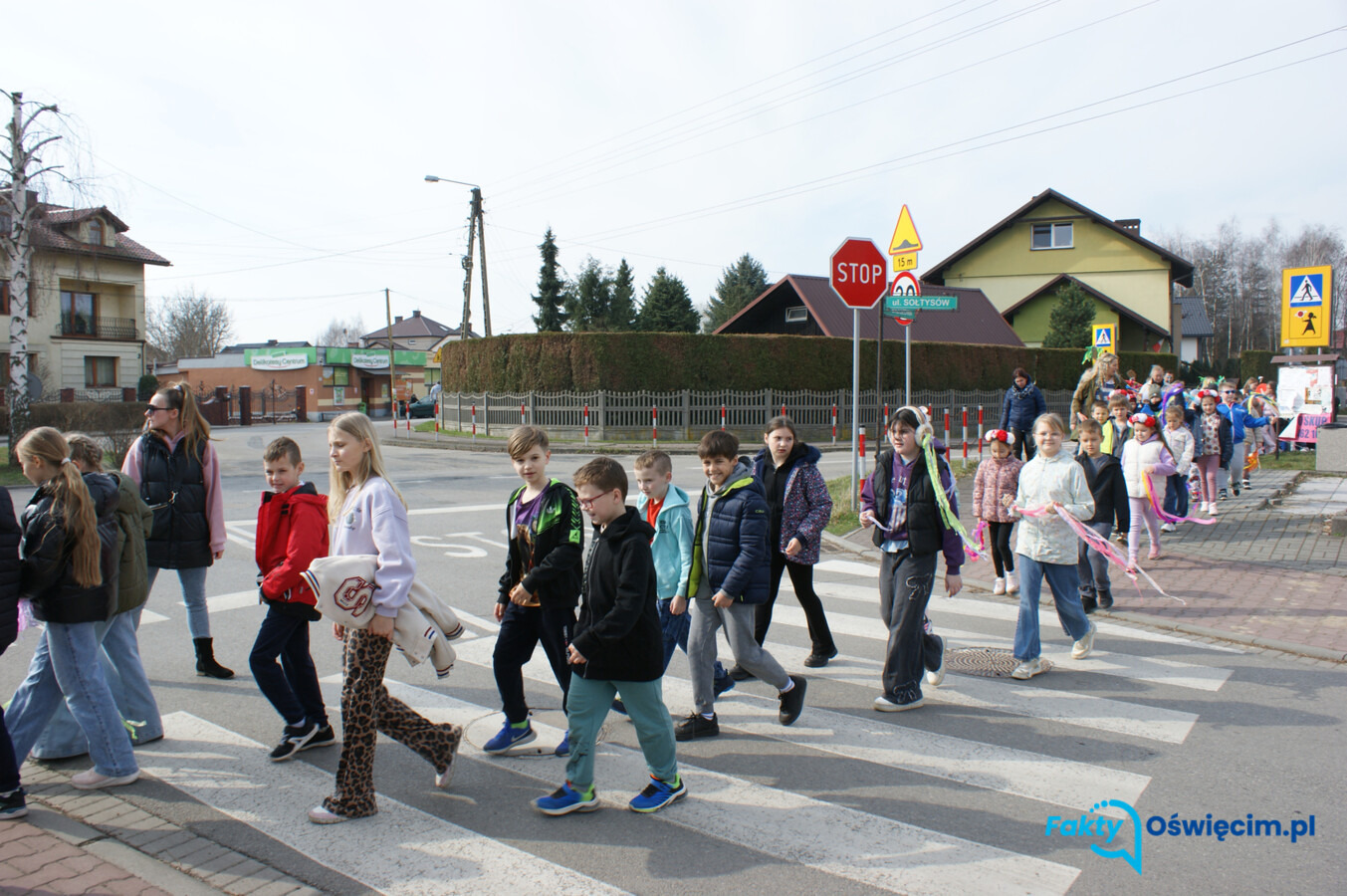 Dzieci i młodzież świętowały nadejście wiosny - FILM, FOTO