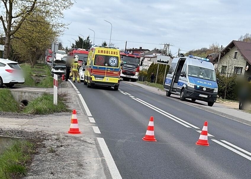 Zderzenie dwóch pojazdów we Włosienicy. Są utrudnienia